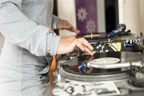 How Much Should You Pay for a Wedding DJ?
