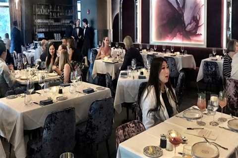 The Upscale Dining Experience: Restaurants in Chicago, IL with Dress Codes