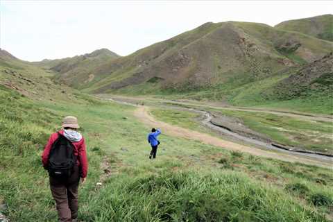 Trekking to the Yolyn Am (Eagle Valley) in Mongolia - Discover Altai